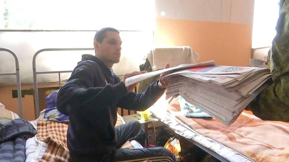 «Подвиги наших сослуживцев»: бойцы ДНР в госпитале получили газету «Красная Звезда»