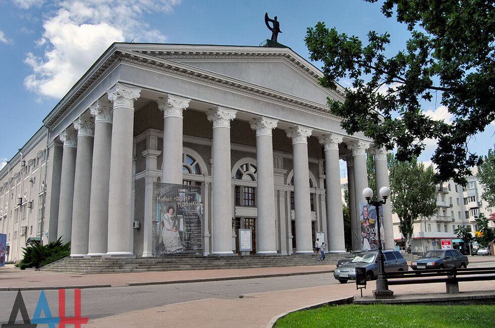 Артисты муздрамы выступили для раненых защитников ДНР в двух столичных больницах