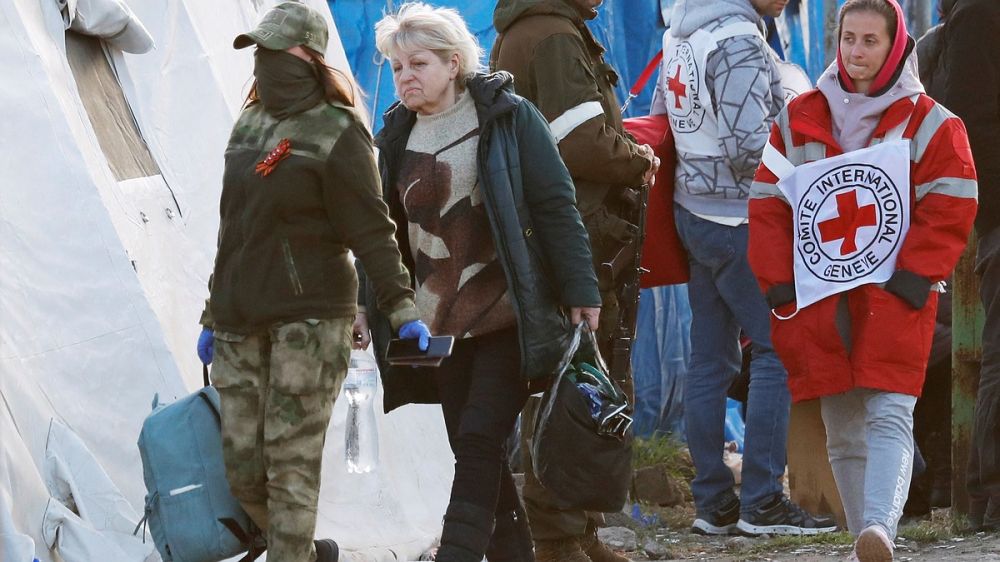 Еще 50 человек эвакуированы с «Азовстали» в Мариуполе 7 мая 2022 года