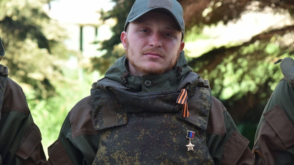 Денис Пушилин присвоил звание Героя ДНР трем защитникам Республики