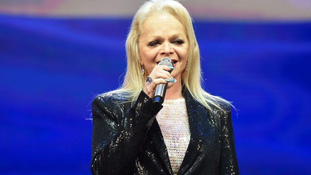 «Музыка спасает от всего»: В Донецке выступили Григорий Лепс, Лариса Долина и Дмитрий Дюжев