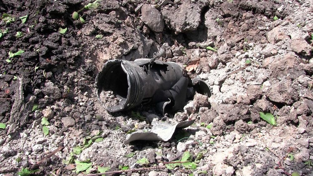 Разбитые стекла и снаряды: опубликованы кадры последствий обстрела Донецка