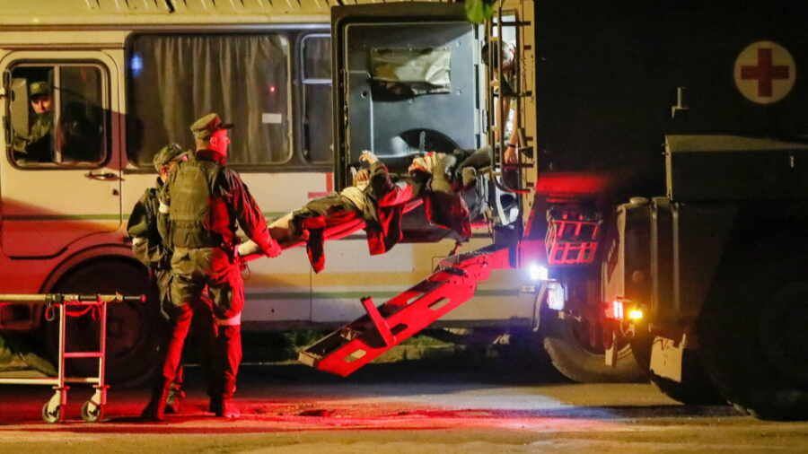 "Герои" сдавшиеся в плен: Зеленский пытается сохранить хорошую мину при плохой игре