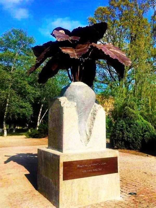 Вместо Ленина Дарт Вейдер, а Пушкина заменили на Джо Дассена!