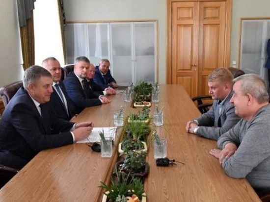 Брянский губернатор принял делегации ДНР и ЛНР