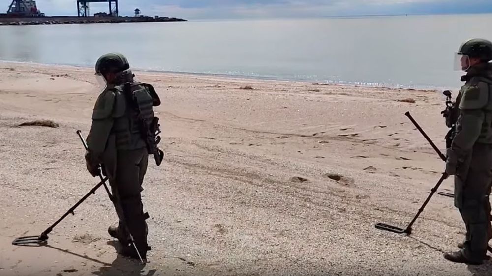 За сутки саперы ВС РФ и МЧС обезвредили более 900 взрывоопасных предметов в ЛДНР