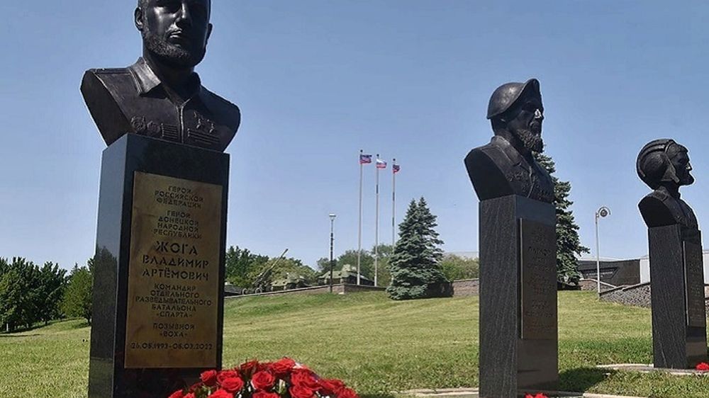 «Мечта Вохи была - сделать Донбасс свободным»: В Донецке установили памятник легендарному командиру батальона «Спарта» Владимиру Жоге