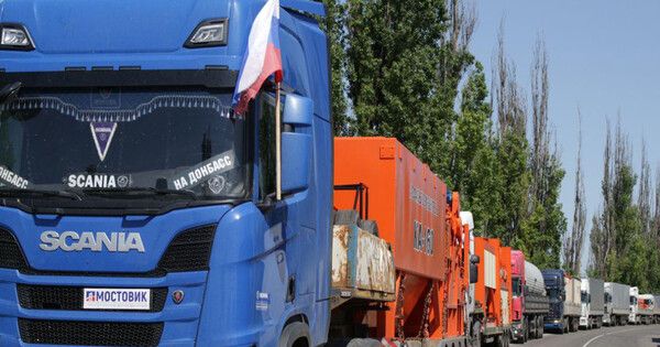 Третья по счету колонна с комплектующими асфальтобетонного завода прибыла в ДНР из России