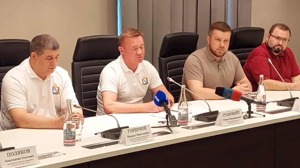 Губернатор Курской области Роман Старовойт и глава администрации Першотравневого района ДНР Борис Трима подписали соглашение о сотрудничестве