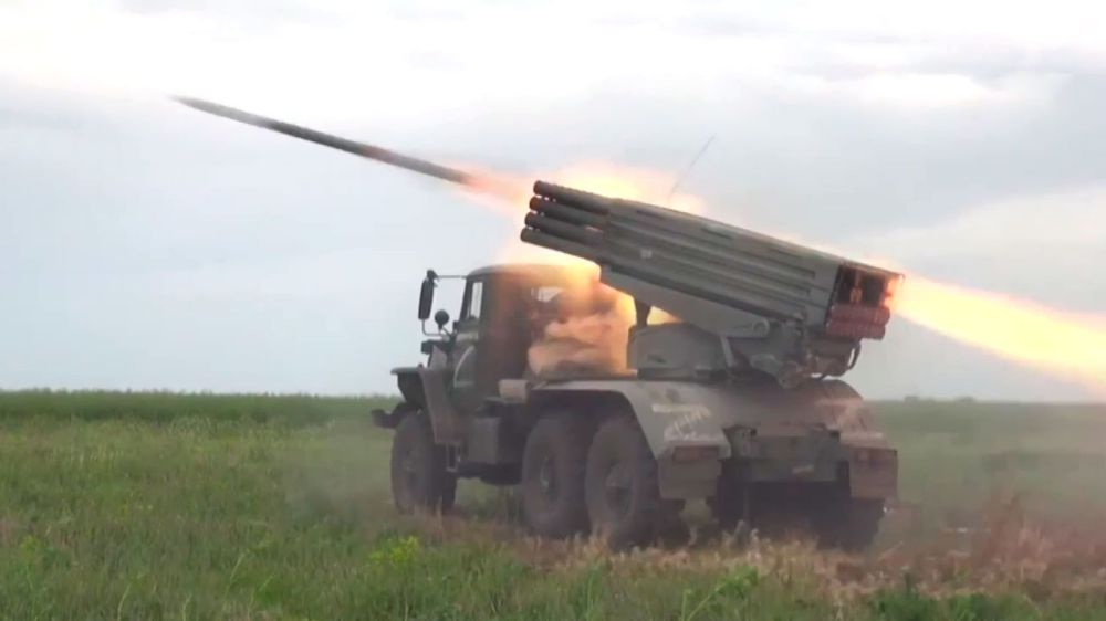 Превосходство в небе и огонь по складам: как ВС РФ демонстрируют свою мощь в ходе спецоперации