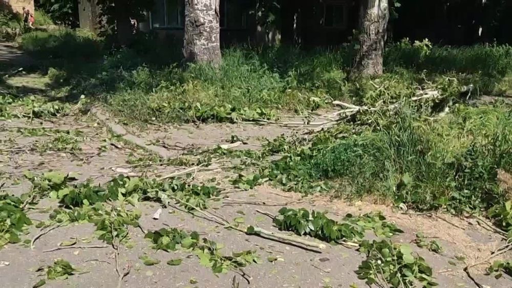 Последствия обстрела Ленинского района Донецка