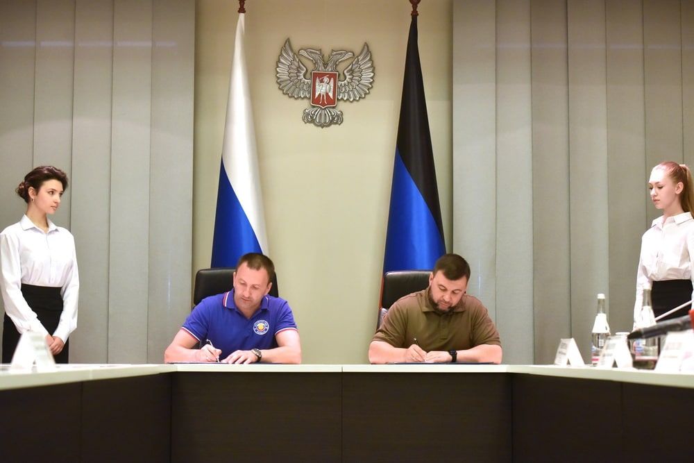 Денис Пушилин провел встречу с лидерами Российского союза молодежи и «Молодой Республики»