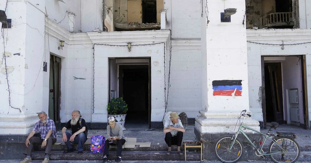 Песков: будущее Донбасса и других территорий должны решать сами жители