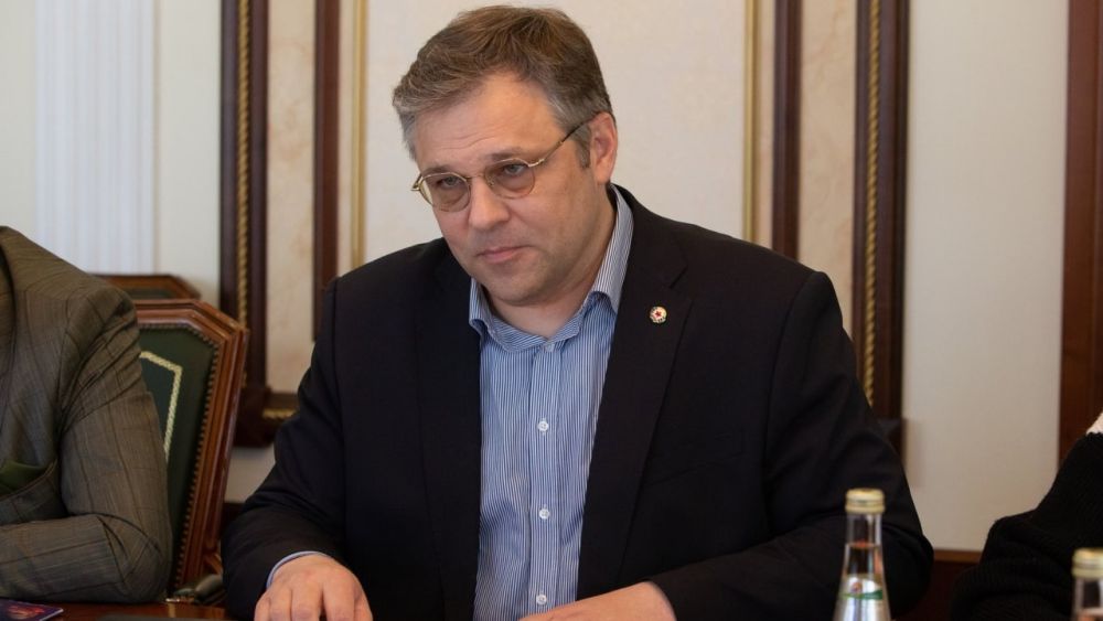 Треть украинских военных сдались в плен в пригороде Лисичанска в Луганской области, заявил посол ЛНР в России Родион Мирошник