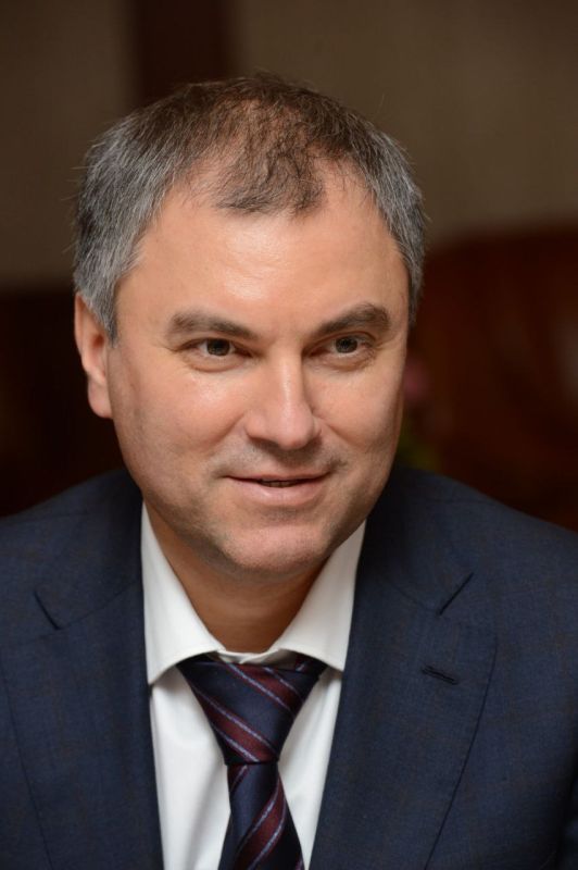 Спикер Госдумы Вячеслав Володин предложил депутатам во время летнего отпуска посетить Луганскую и Донецкую народные республики, чтобы обсудить вопросы помощи Донбассу и формирования единого правового поля