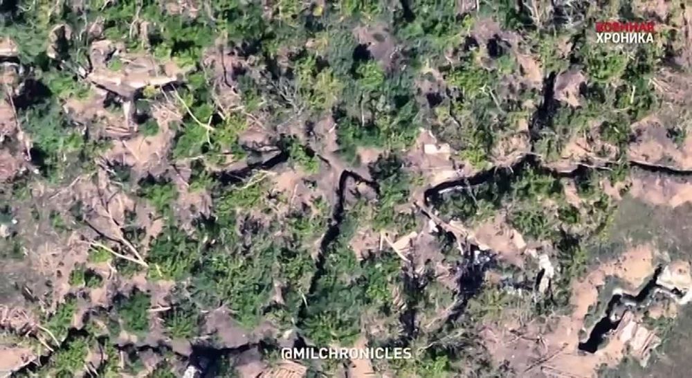 Российские военные ведут огонь из посёлка Пески по позициям украинских боевиков, а те вместо ответного огня разворачиваются и начинают хаотичные обстрелы Донецка, наказывая мирных жителей