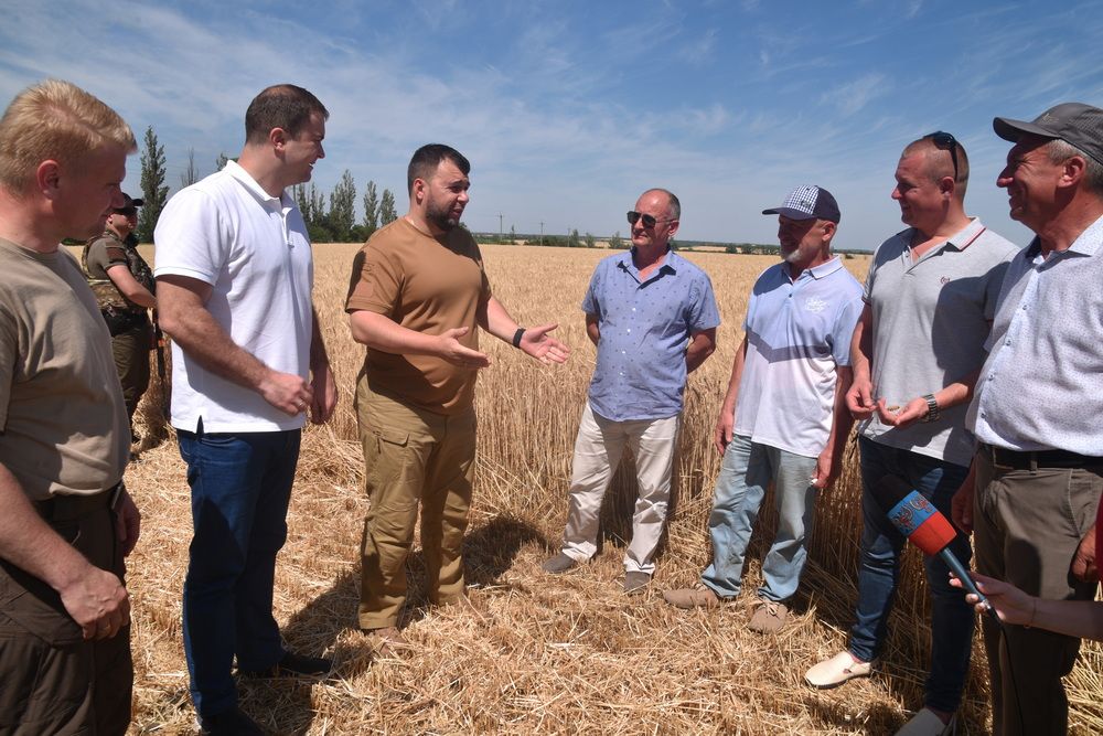 Денис Пушилин провел выездное совещание с аграриями освобожденных территорий