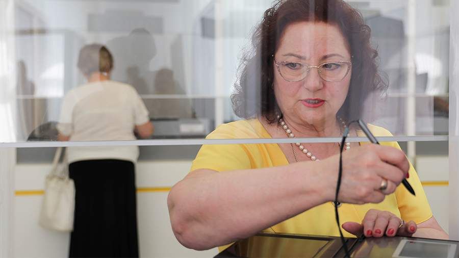 Песков заявил о желании многих украинцев получить гражданство России