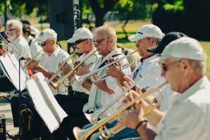 В освобожденном Мариуполе впервые выступил эстрадно-симфонический оркестр