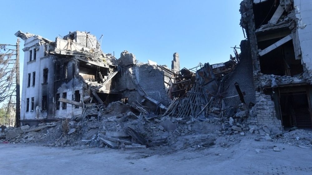 В ЛНР назвали причину взрыва драмтеатра в Мариуполе