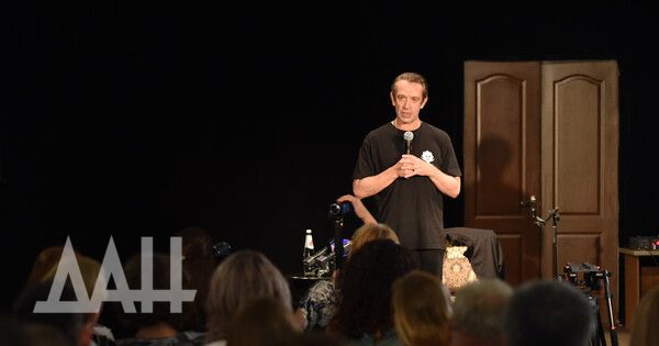 Российский актер Владимир Машков встретился с творческой интеллигенцией Донецка