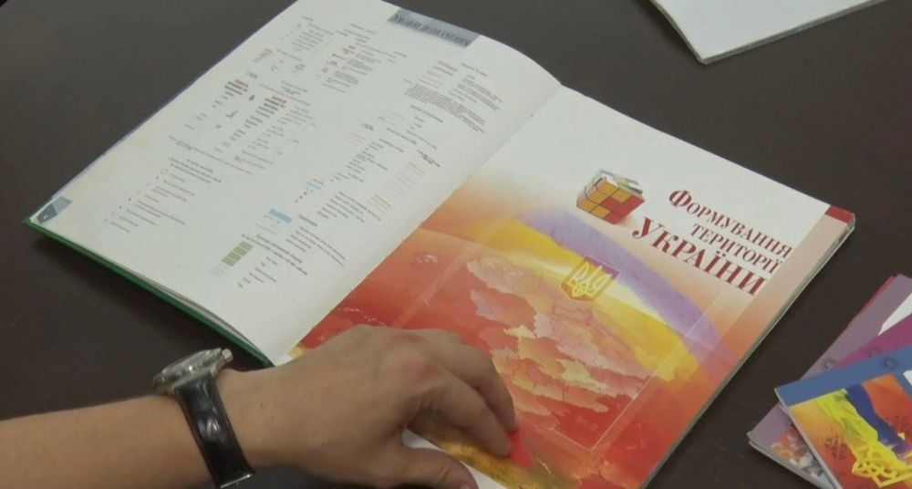 Эксперты рассказали, как в украинских школах «перепрошивали мозг»