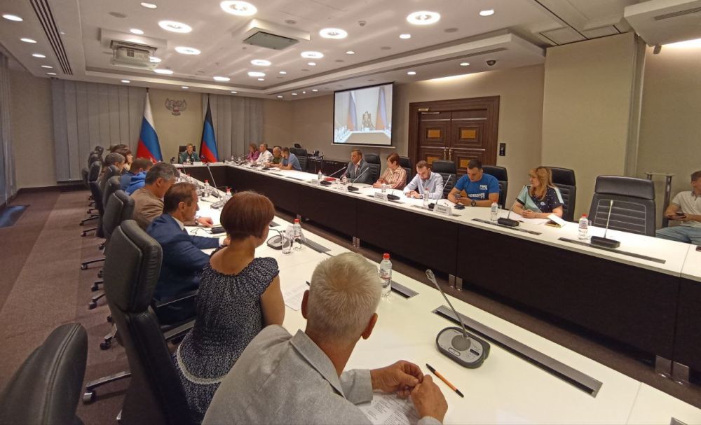 Сегодня в Донецке прошла видеоконференция, приуроченная ко "Дню памяти детей - жертв войны в Донбассе"