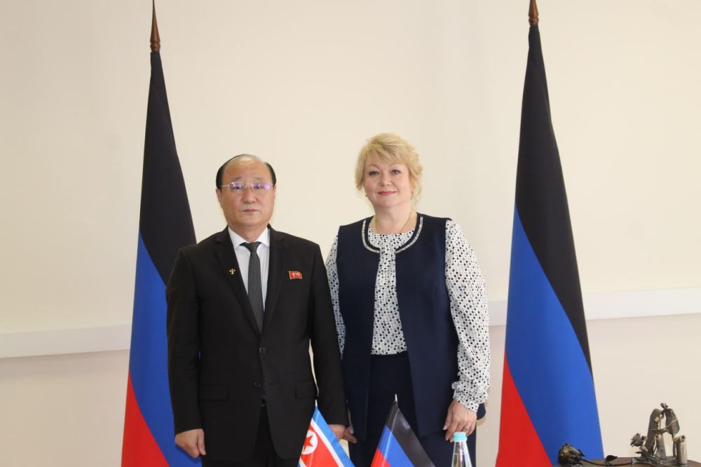 Посол ДНР в России Ольга Макеева и Посол КНДР в РФ Син Хон Чхоль обсудили возможность дальнейшего сотрудничества во всех...