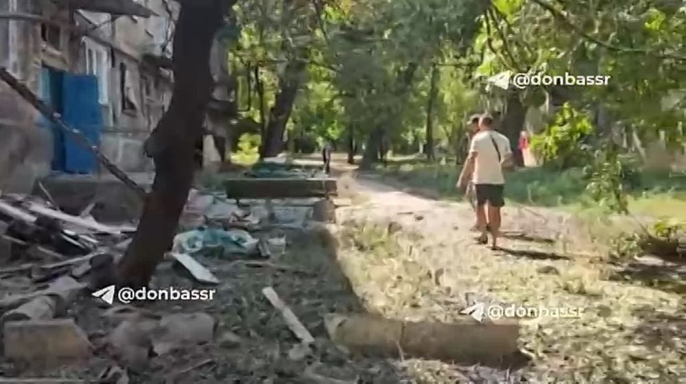 Донецкая Голгофа: сегодня украинский снаряд прошил жилой дом, разорвал мужчину и ранил нескольких человек