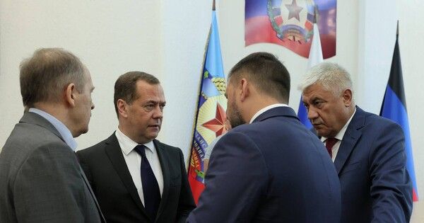 Медведев впервые посетил ЛНР, он переговорил с Пушилиным и Пасечником. В чем суть