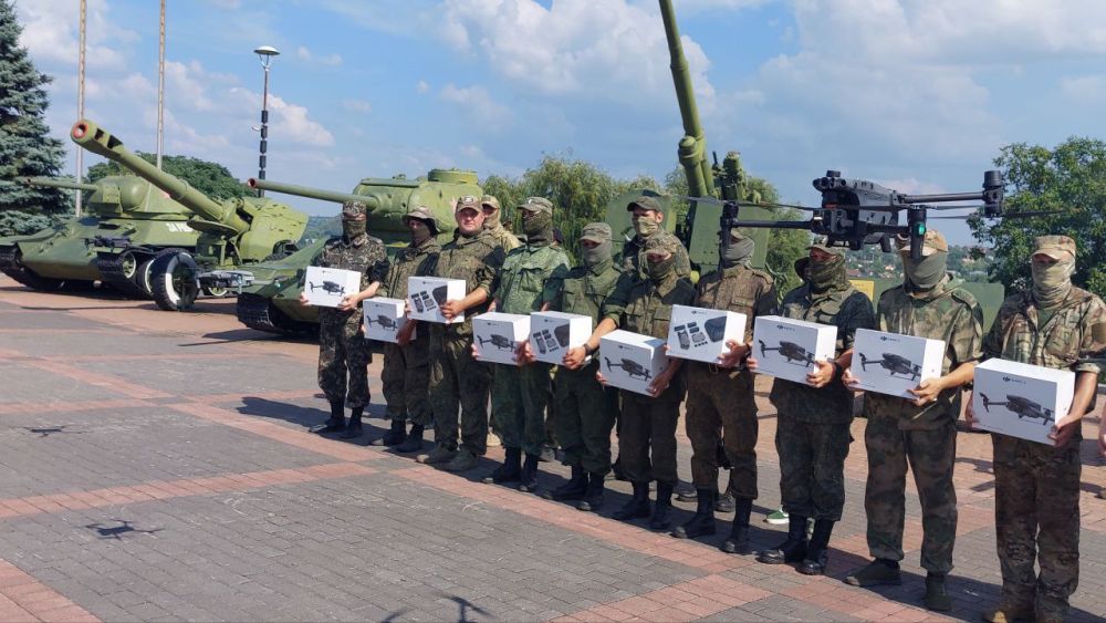 В Донецке бойцам с фронта вручили новые беспилотники