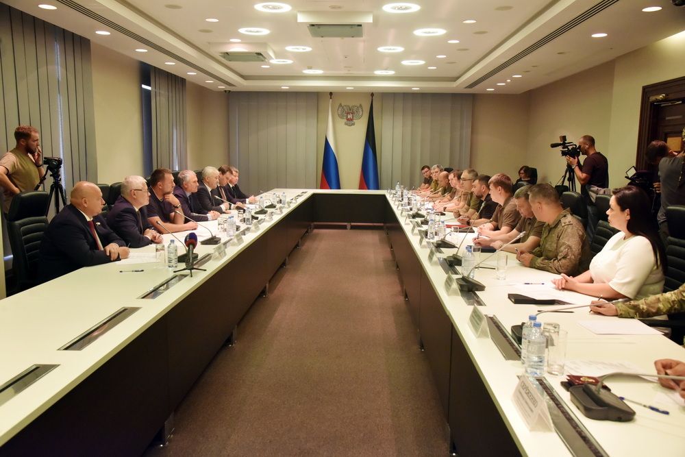 Денис Пушилин и Вячеслав Володин обсудили в Донецке вопросы взаимодействия Народного Совета ДНР и Госдумы РФ