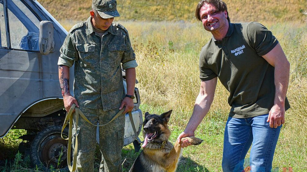 Артисты цирка братья Запашные привезли в Луганск помощь кинологам Народной милиции ЛНР