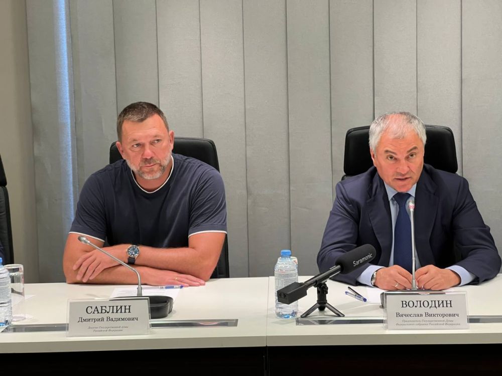 Спикер Госдумы РФ Вячеслав Володин посетил ДНР, где встретился с Главой Республики Денисом Пушилиным, а также депутатами Народного Совета