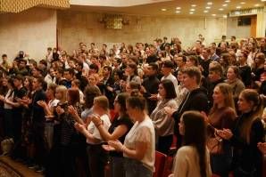 Правда о событиях в Донбассе звучит на больших сценах России