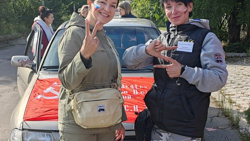 Донецк голосует за Россию под снарядами и ливнем, вытирая слезы счастья