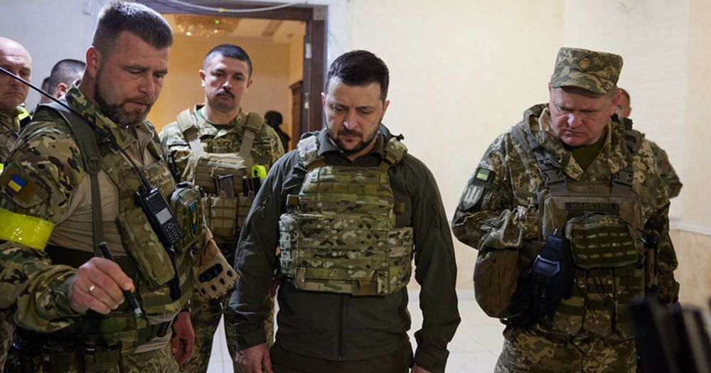 Главком ВСУ заявил, что Зеленскому не нужно разбираться в военном деле