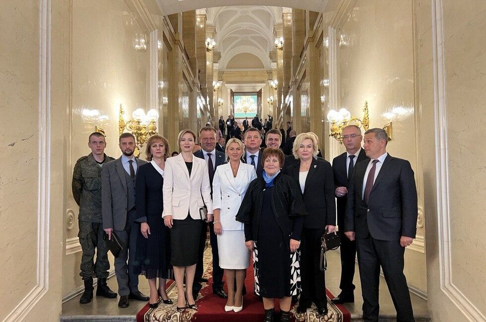 Делегация ДНР прибыла в Кремлевский дворец на церемонию подписания документов о воссоединении с РФ