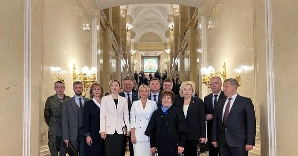 Делегация ДНР прибыла в Кремлевский дворец на церемонию подписания документов о воссоединении с РФ