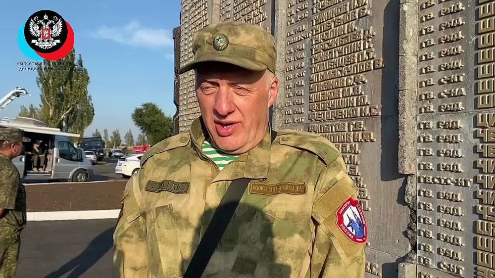 Жители ликуют! Ура! Мы вернулись домой!