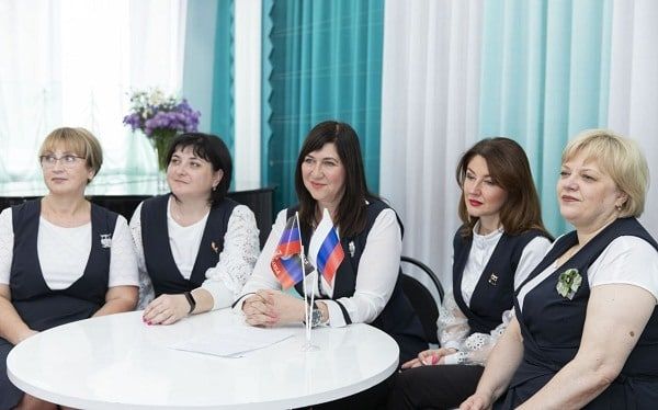 Педагоги Донецкой гимназии №6 победили в Международном конкурсе Академии народной энциклопедии