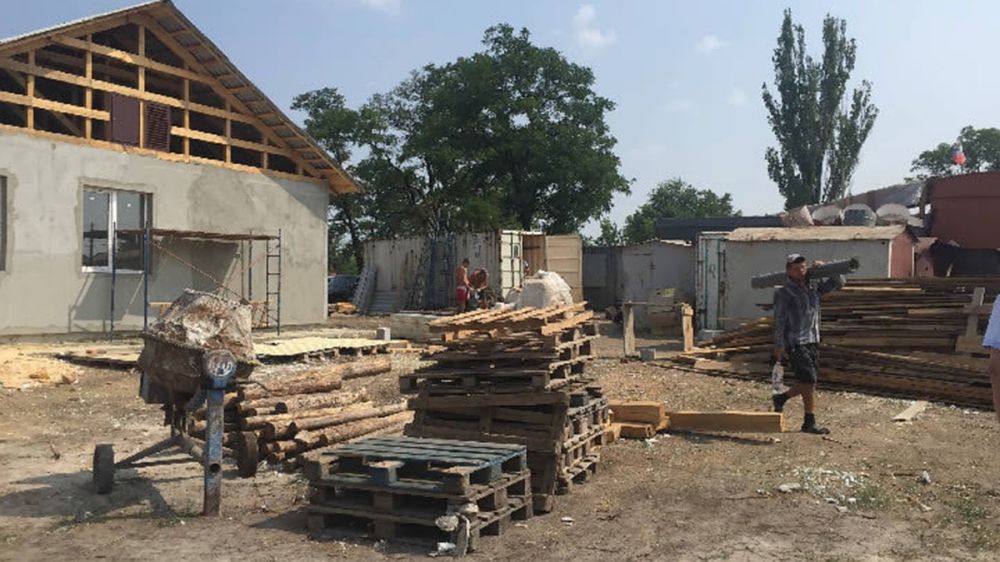 Российские строители за считанные месяцы восстановили более 300 домов на юге ДНР