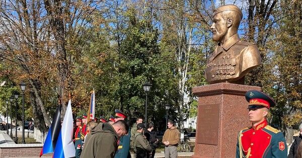 В Волновахе открыли памятник Герою ДНР и России Владимиру Жоге