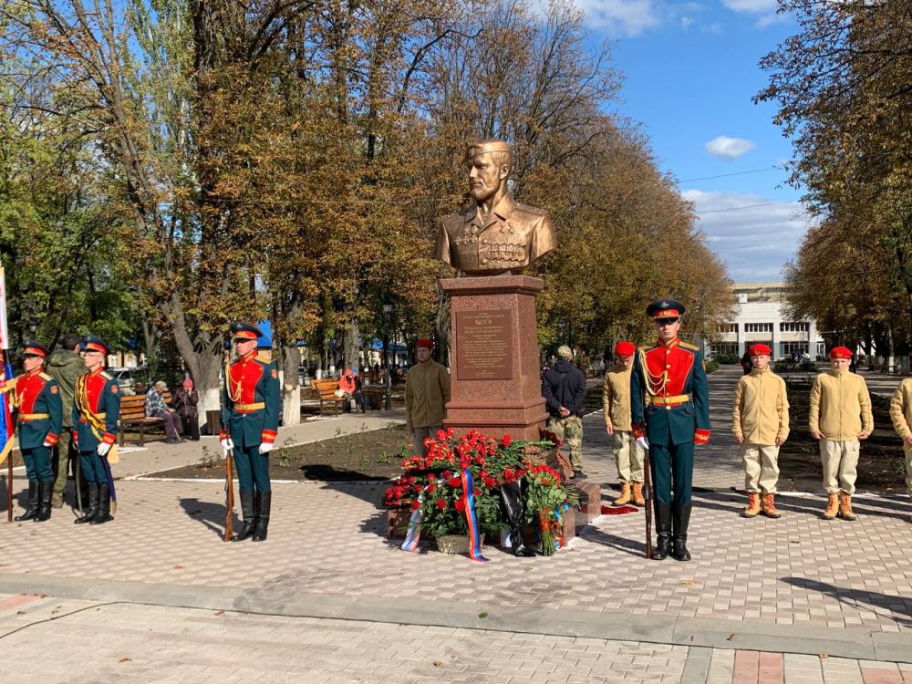 В Волновахе открыли памятник Герою России, Герою Донецкой Народной Республики Владимиру Артёмовичу Жоге, позывной «Воха»