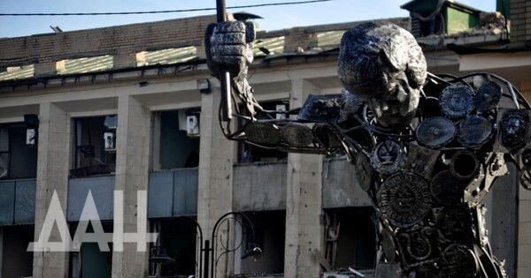 Обстрел донецкой мэрии, успехи сил РФ на фронте, помощь от Кадырова. Новости воскресенья в ДНР