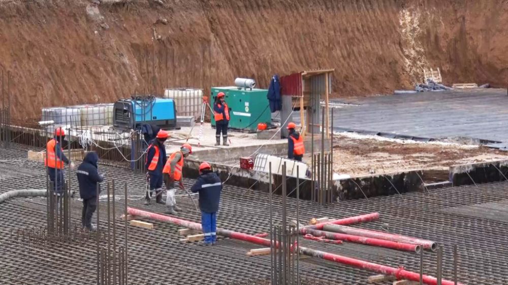 Виталий Хоценко ознакомился с ходом работ по строительству республиканского перинатального центра