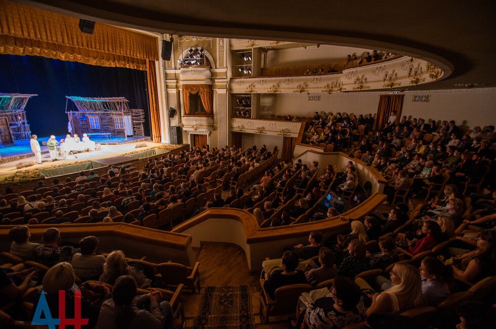 Артисты Донецкой муздрамы первыми из ДНР вошли в состав Союза театральных деятелей РФ