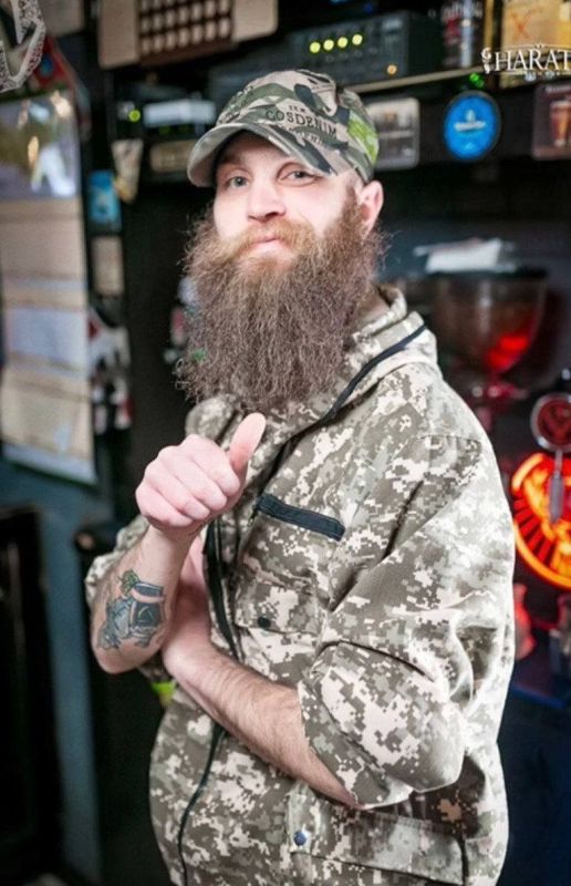 Владлен Татарский: Я не пойму, что тебя удивляет в Саратове? Попробуй зайти в кафе "Тайм" в Донецке в форме