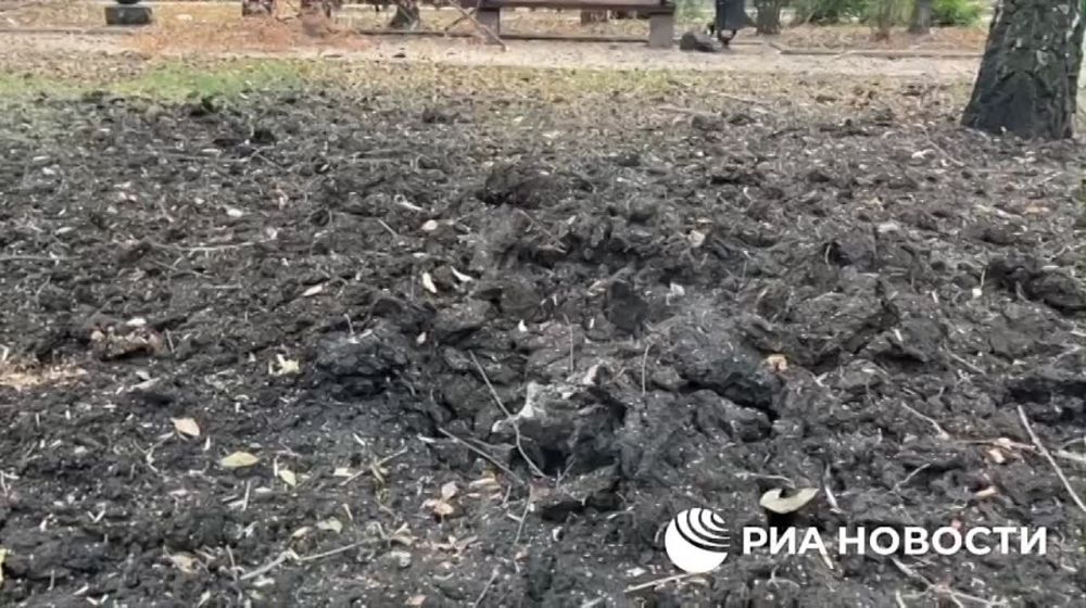 Украинские войска обстреливают Донецк с предельной дальности, чтобы отомстить за свои неудачи и отступление, заявил РИА Новости советник врио главы ДНР Ян Гагин