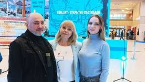 Артисты Донецкой муздрамы выступили на фестивале в Питере с песнями о героях